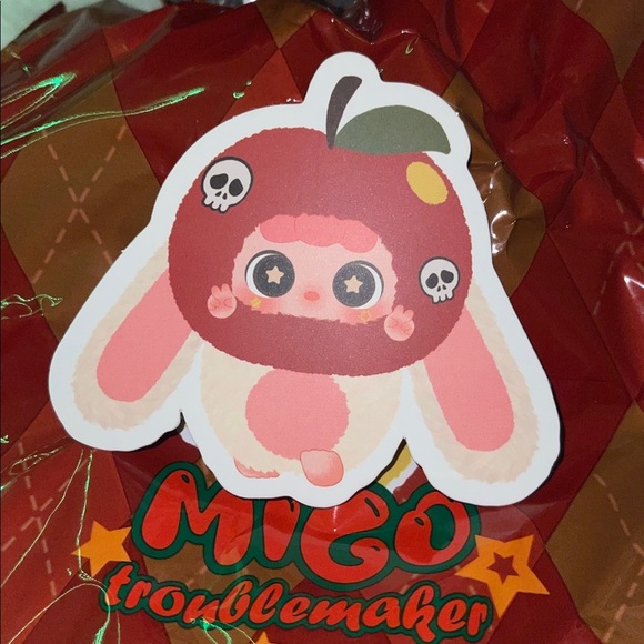 Migo troublemaker bad apple plush pendent with I think social eyes red and white - Picture 6 of 10